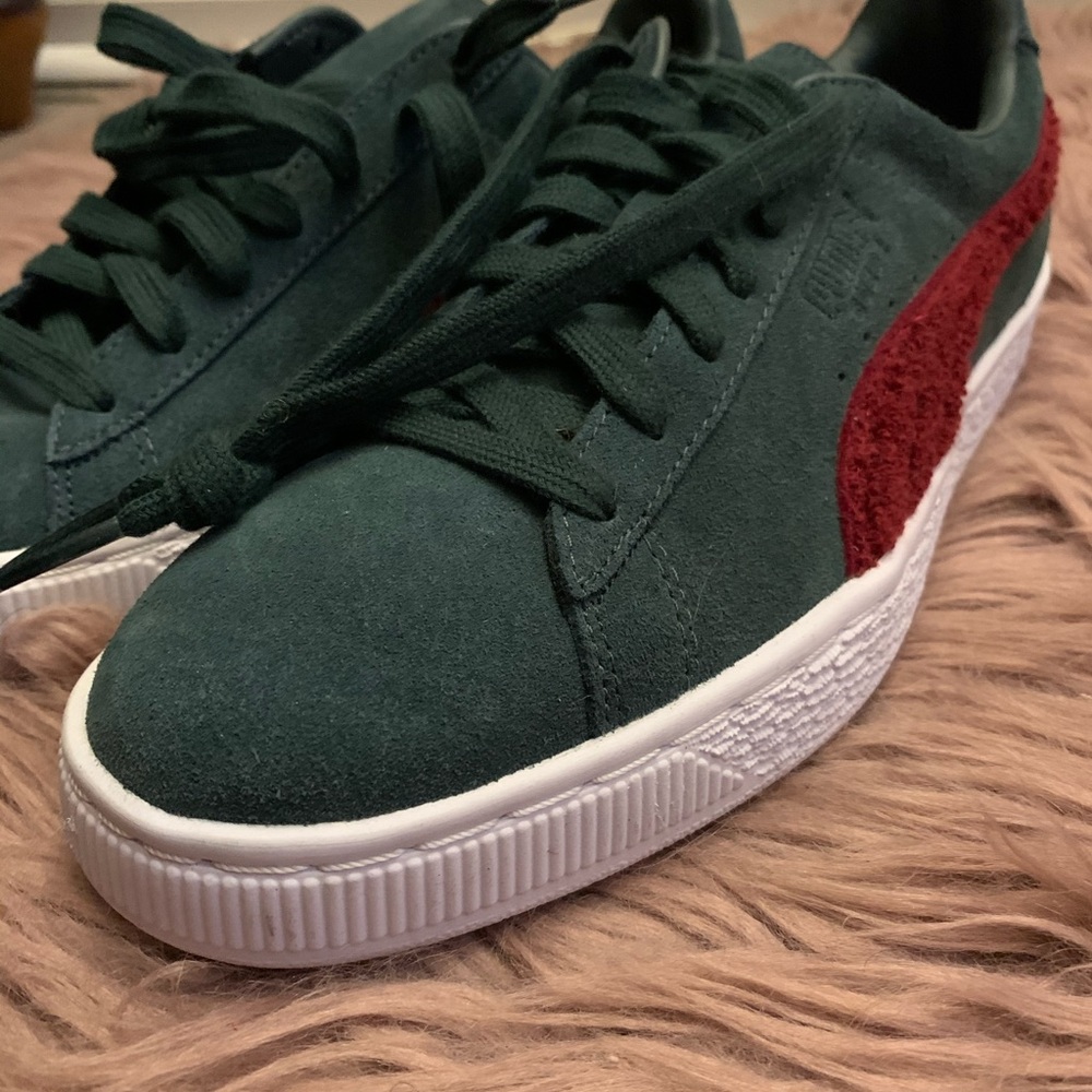 Puma sneaks women size 9 Never worn